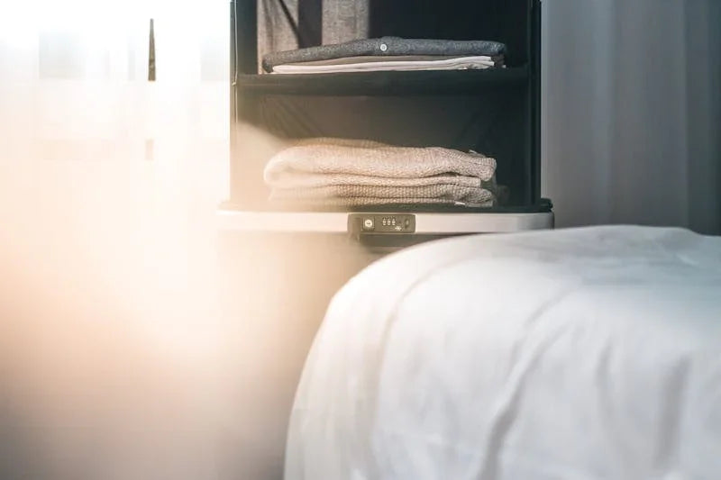 Deinen Koffer auf das Bett legen? Keine gute Idee.