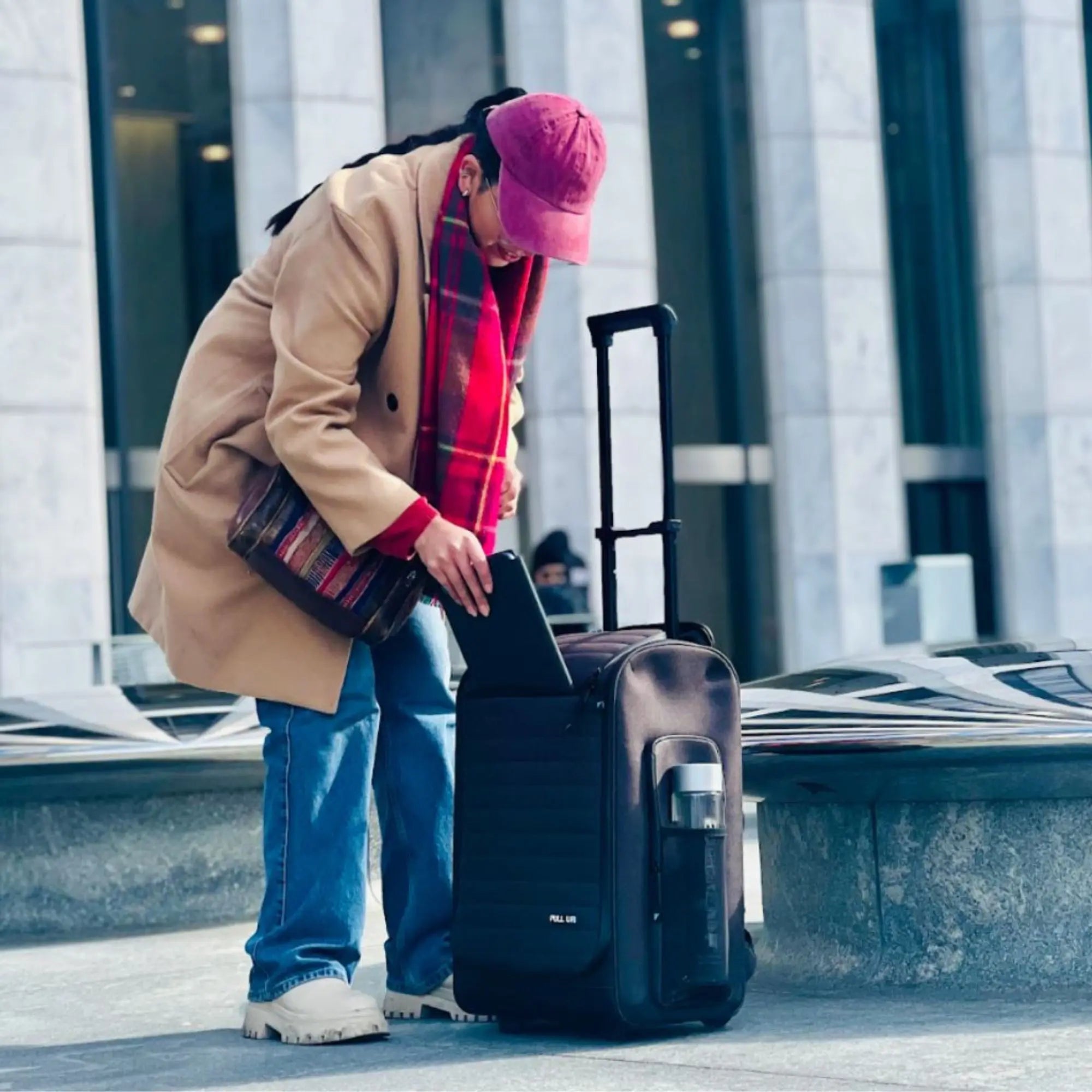 Pull Up Backpack pull-up mechanism in action