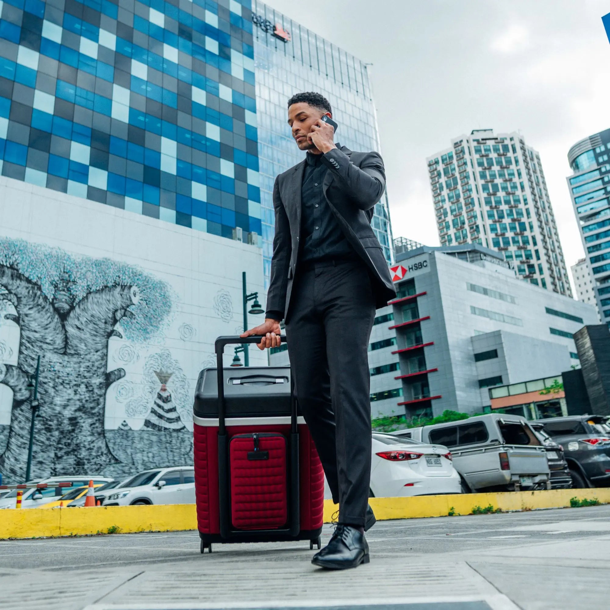 Pull Up Koffer on Business Trip