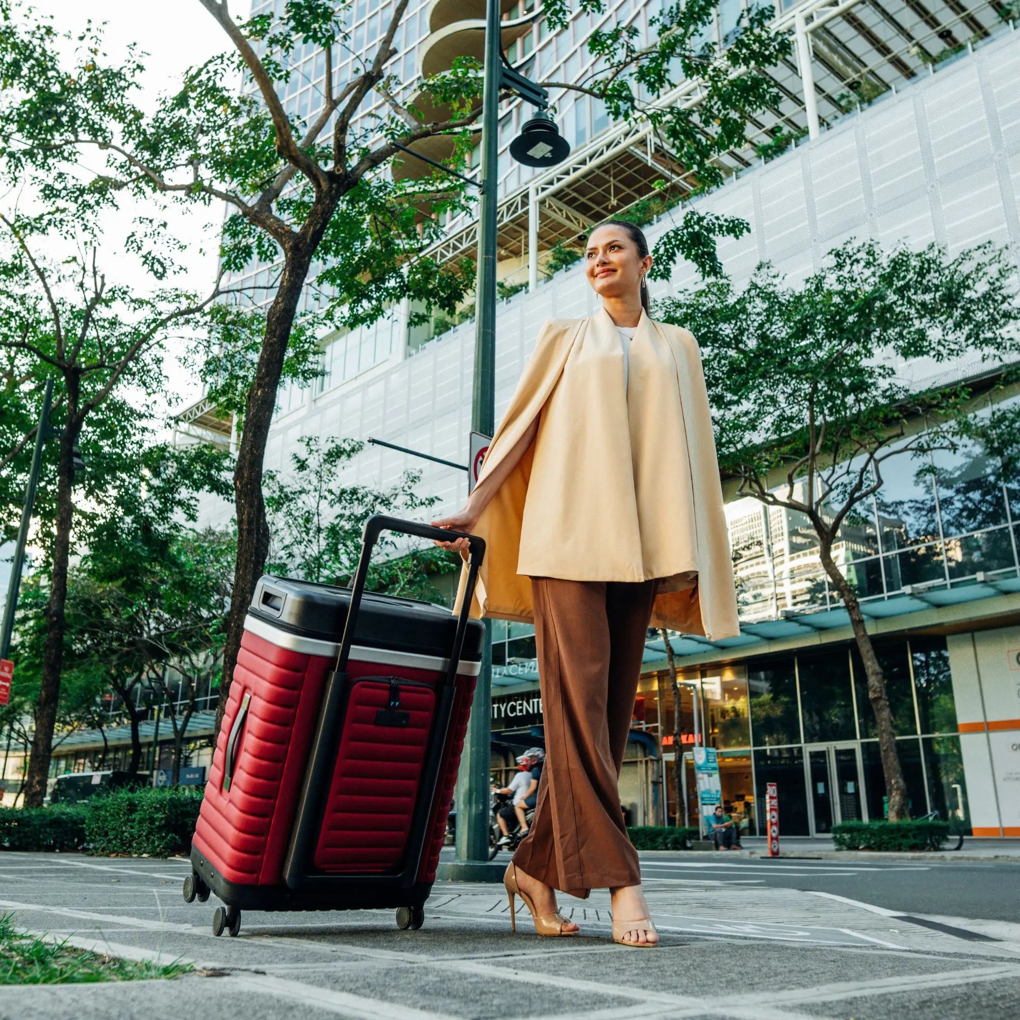 Pull Up Koffer on Model